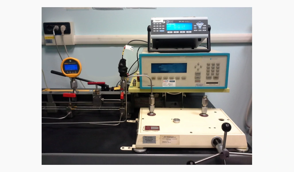 Taratura manometro digitale di pressione certificata Accredia
